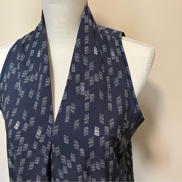 Lucy Activewear V-Neck Sleeveless Top - Loose Fit - Picture 2 of 12